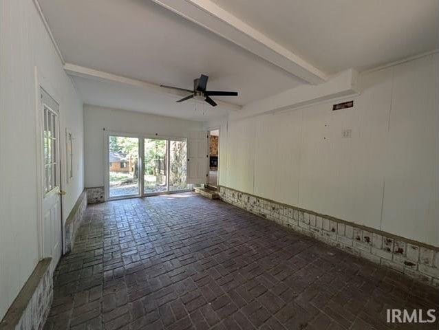 unfurnished room featuring ceiling fan