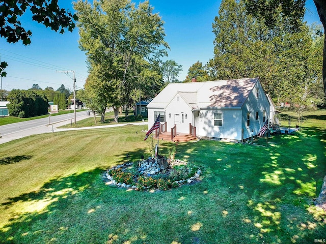 view of front of house featuring a front lawn