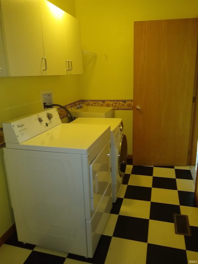 laundry room with independent washer and dryer, sink, and cabinets