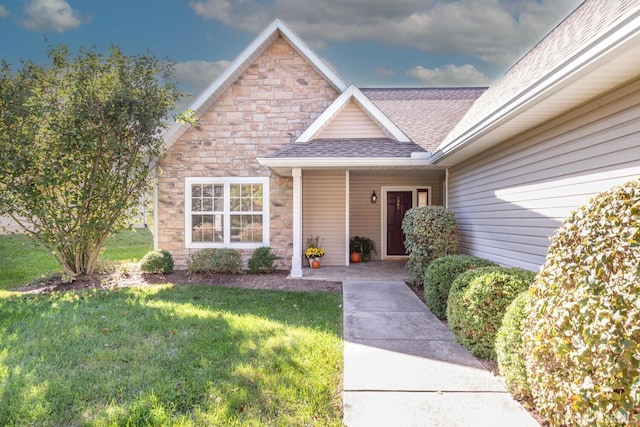 property entrance featuring a lawn