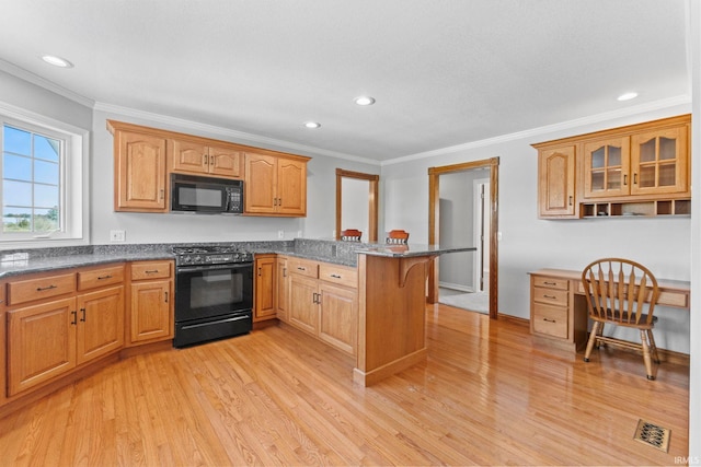 kitchen featuring kitchen peninsula, crown molding, black appliances, and light wood-type flooring