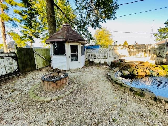 view of yard with a fire pit