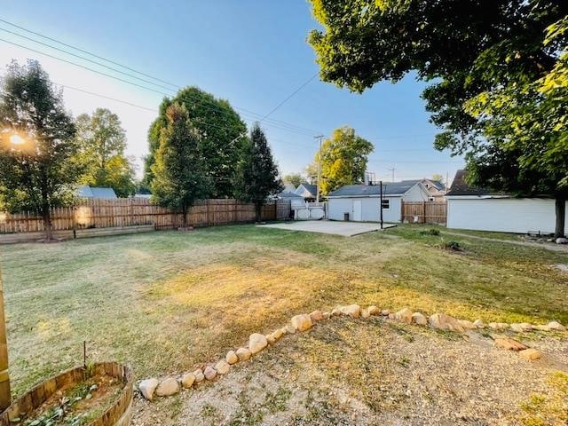 view of yard featuring a patio area