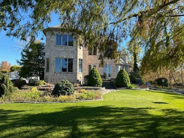 view of front of home with a front lawn