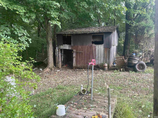 view of outbuilding