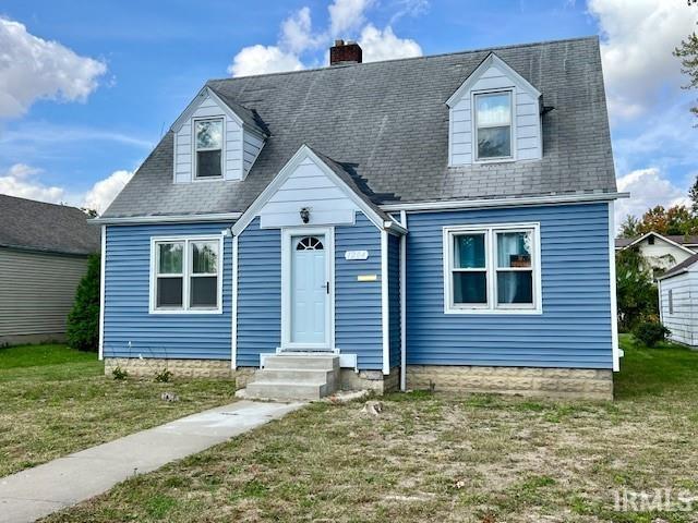 cape cod house with a front yard