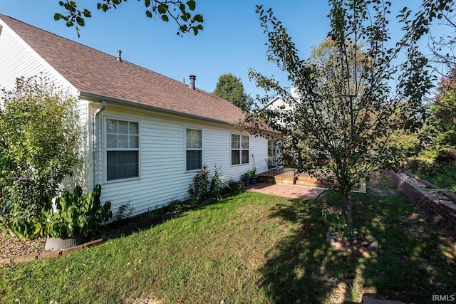 view of yard featuring a patio