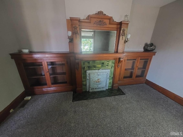 room details featuring carpet floors