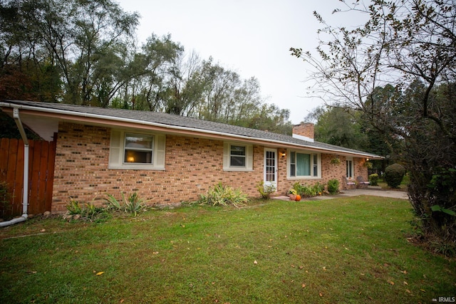 ranch-style home with a front yard