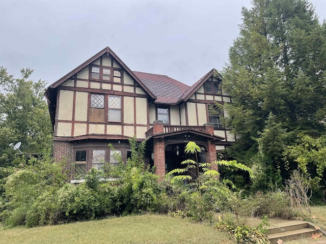 1002 High St, Logansport, IN 46947 - tudor house with brick siding and stucco siding