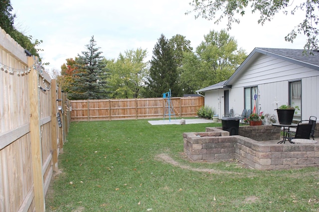 view of yard featuring a patio