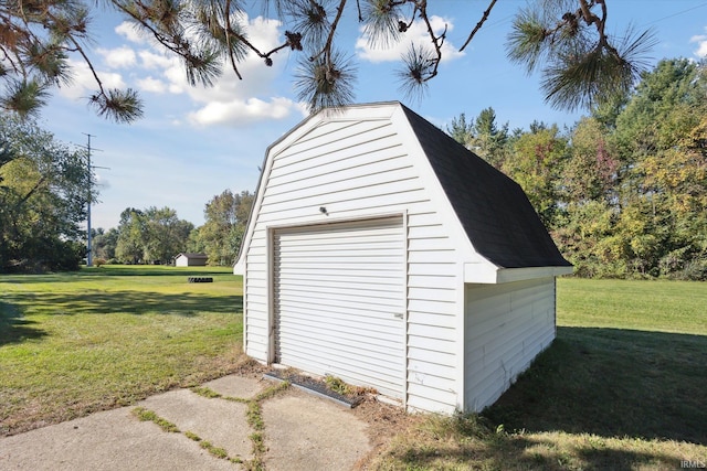 garage featuring a lawn