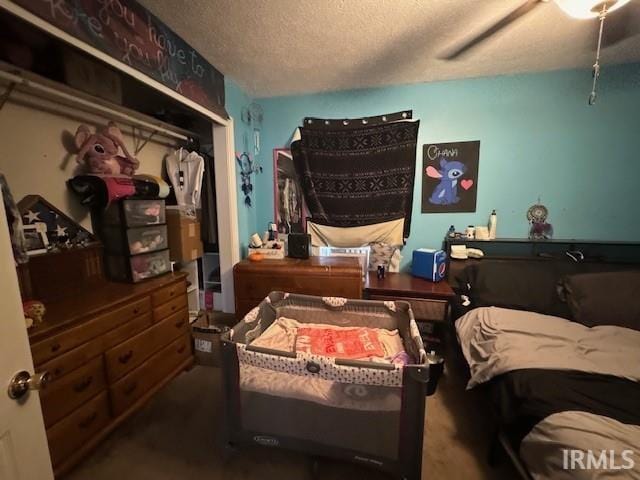 bedroom with ceiling fan and a textured ceiling