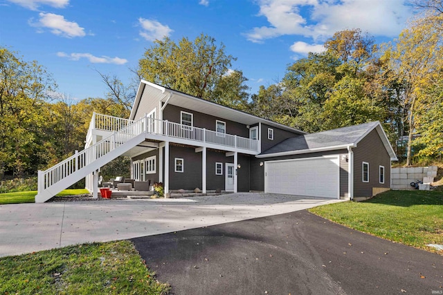 view of front of house featuring a front yard