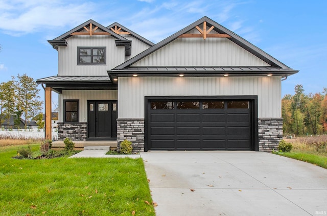 view of front of property featuring a front yard, a garage, and a porch