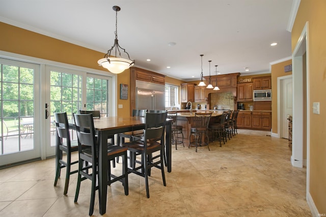 dining space with ornamental molding