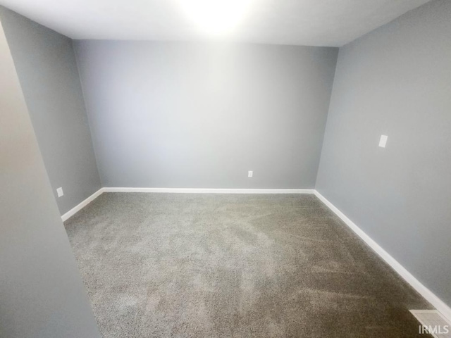 empty room featuring carpet floors