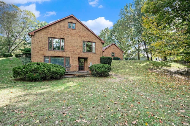 view of front of home with a front lawn