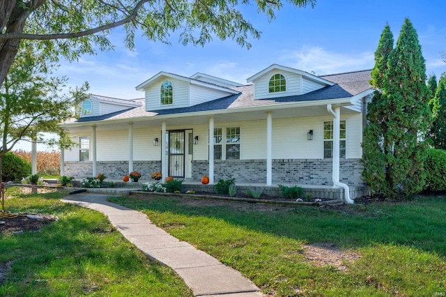 view of front of home featuring a porch and a front yard