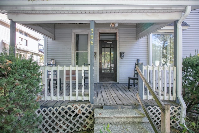 property entrance featuring a wooden deck