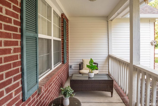 balcony featuring covered porch