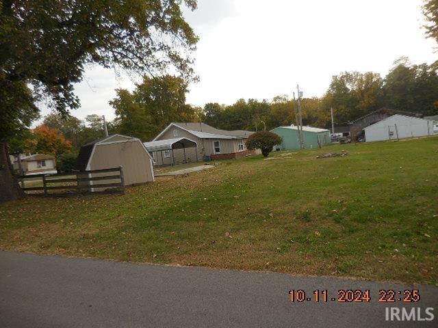 view of yard with a storage shed