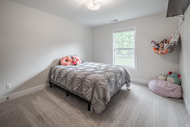 bedroom with carpet flooring