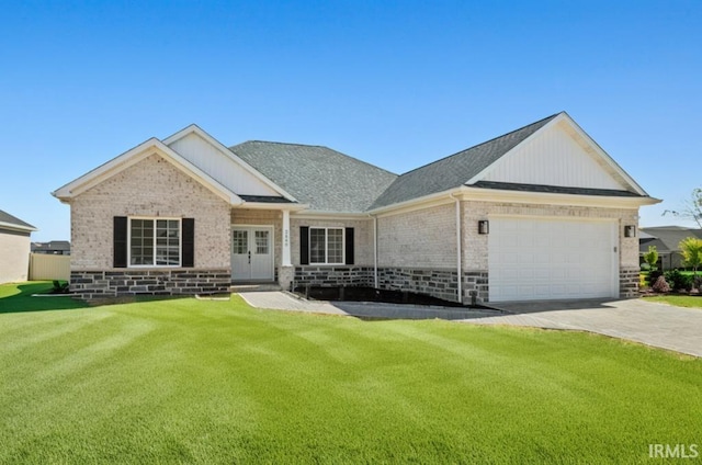 view of front facade featuring a front lawn and a garage