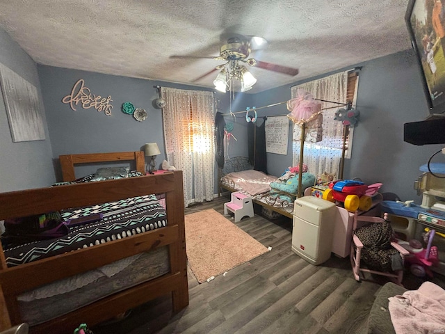 bedroom featuring a textured ceiling, dark hardwood / wood-style floors, and ceiling fan