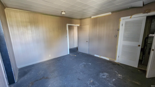 unfurnished bedroom featuring a closet