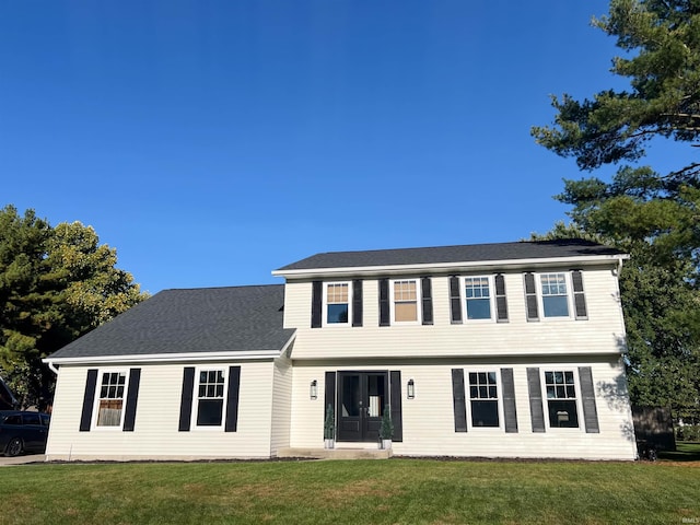 colonial inspired home featuring a front lawn