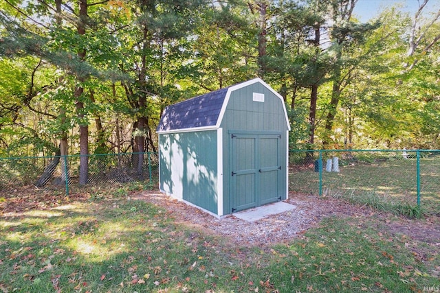 view of outdoor structure with a yard