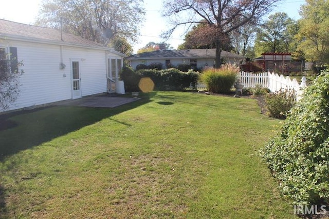 view of yard with a patio