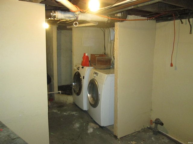 washroom featuring laundry area and washing machine and dryer