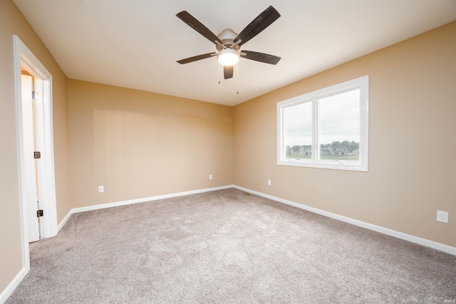 unfurnished room featuring ceiling fan and carpet