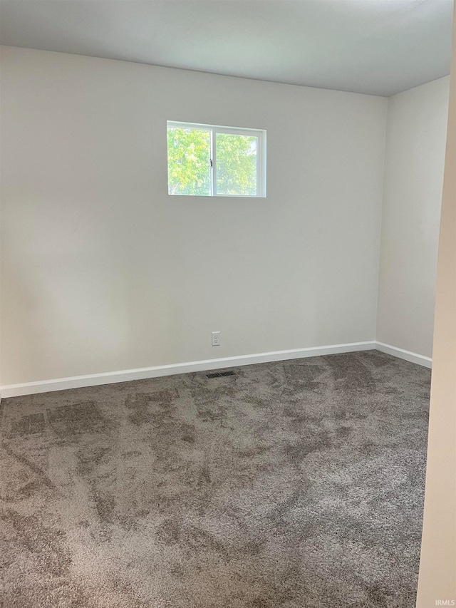 spare room featuring carpet flooring