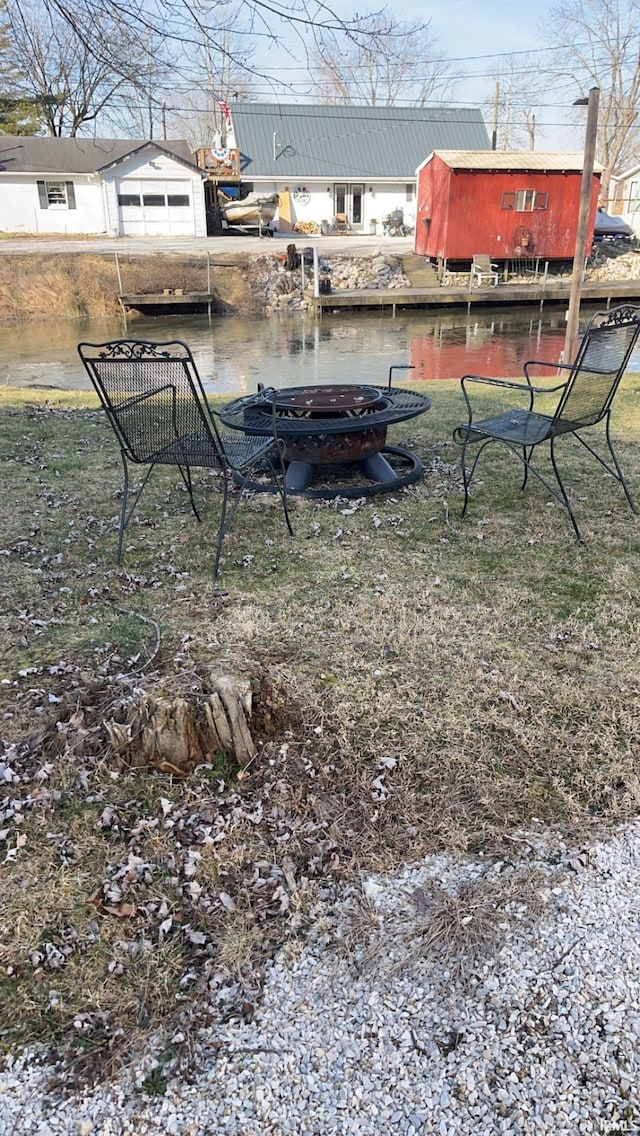 view of yard featuring a water view