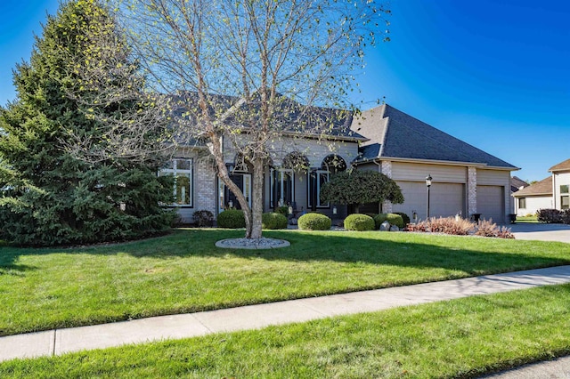 view of front facade featuring a front yard and a garage