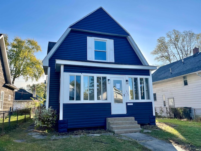 view of front of house featuring a front yard