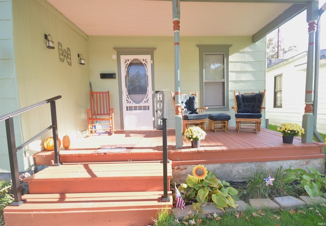 property entrance featuring a porch