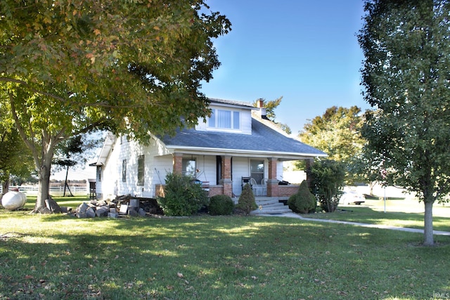 view of front of property with a front yard