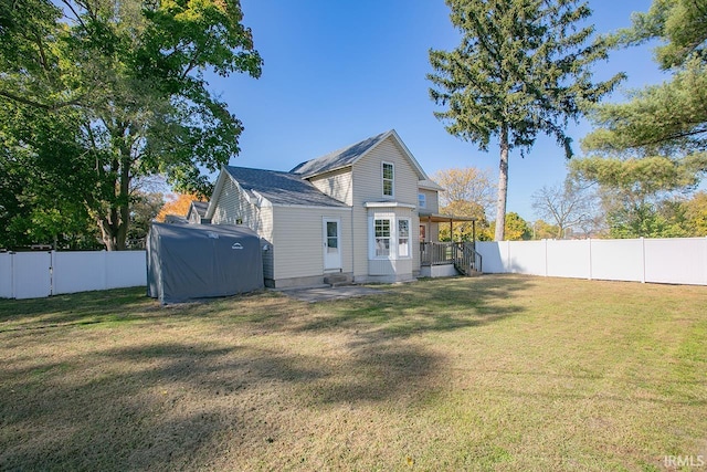 back of house featuring a yard