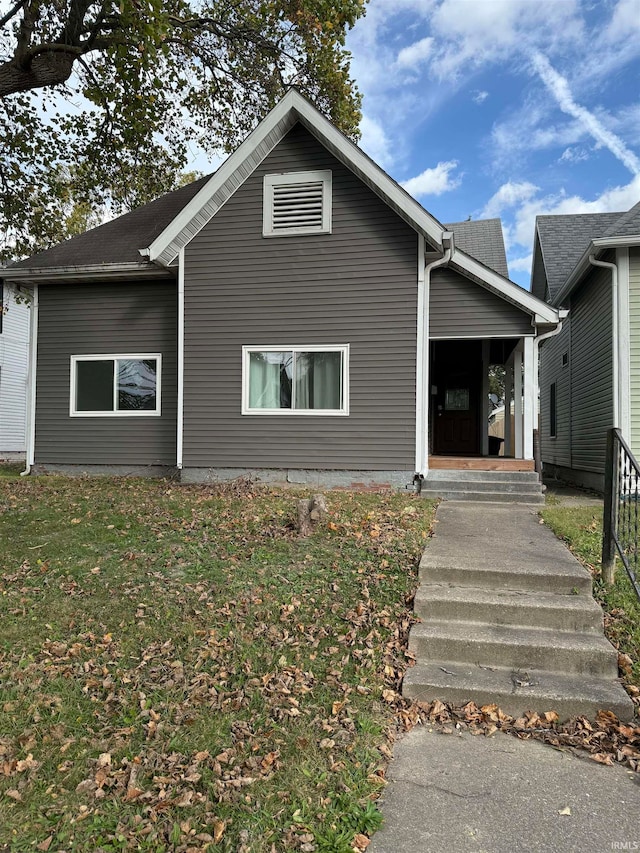 view of front facade with a front yard