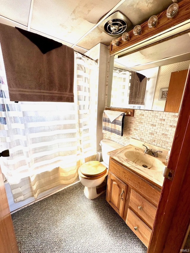 full bathroom with tasteful backsplash, vanity, shower / bath combo, and toilet