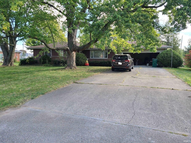 single story home with a front yard