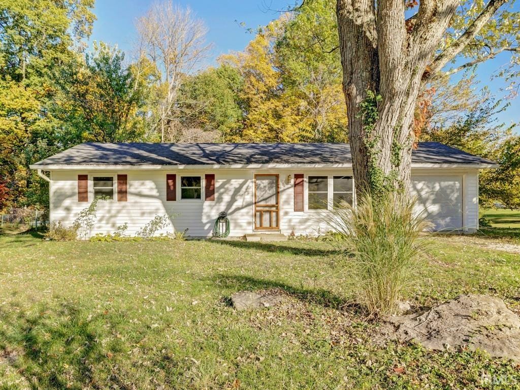 ranch-style home with a front lawn