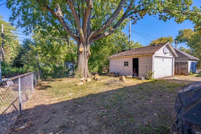 view of yard featuring an outbuilding and a garage