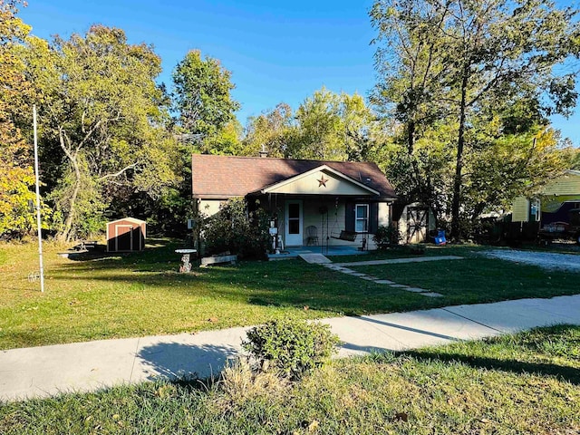 view of front of house featuring a porch and a front lawn