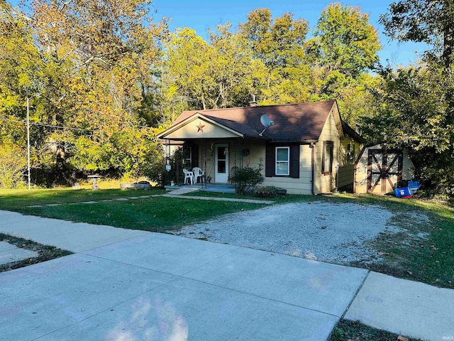 ranch-style home with a front yard and covered porch