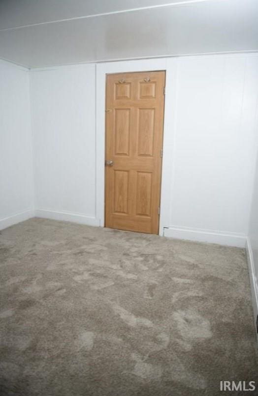 empty room with carpet